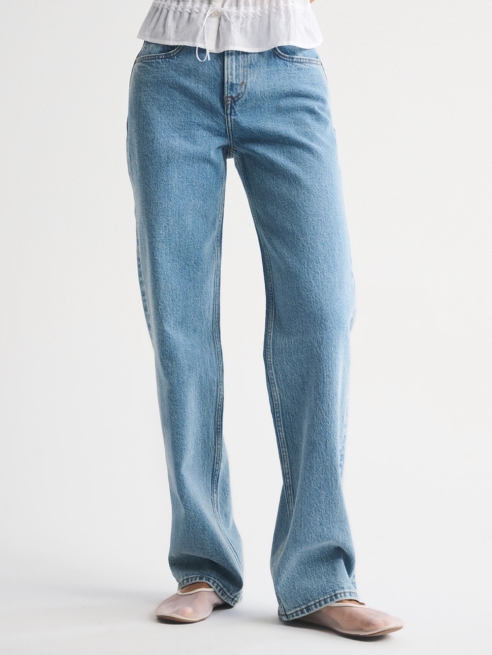 Abercrombie & Fitch Light Wash 90s Relaxed High Rise Jeans